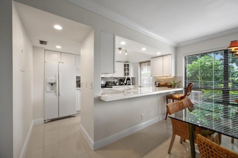 Condo in Palm Beach Gardens, Florida, 2 bedrooms № 2422163 - photo 5