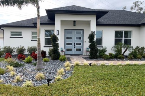House in Leesburg, Florida 4 bedrooms, 252.32 sq.m. № 2105692