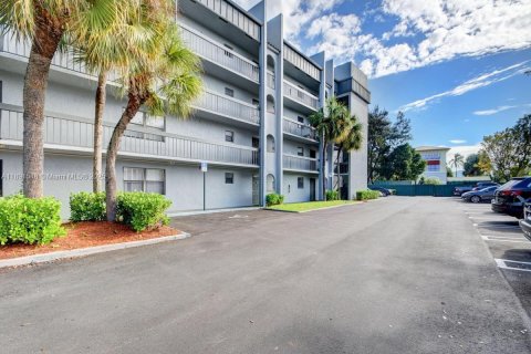Condo in West Palm Beach, Florida, 1 bedroom № 1944758 - photo 12