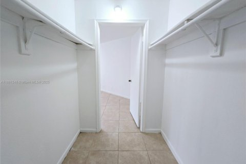 Condo in West Palm Beach, Florida, 1 bedroom № 1944758 - photo 7