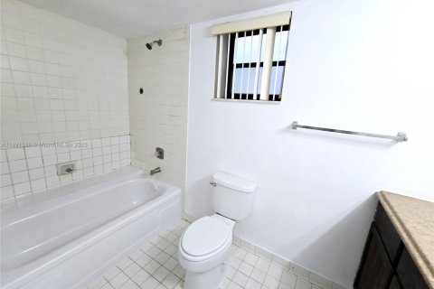 Condo in West Palm Beach, Florida, 1 bedroom № 1944758 - photo 8