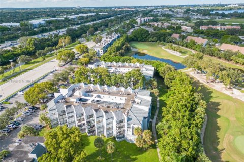 Condo in West Palm Beach, Florida, 1 bedroom № 1944758 - photo 17