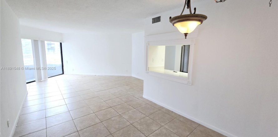 Condo in West Palm Beach, Florida, 1 bedroom № 1944758