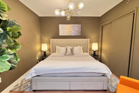 Condominio en venta en Hallandale Beach, Florida, 1 dormitorio, 78.41 m2 № 2035504 - foto 11