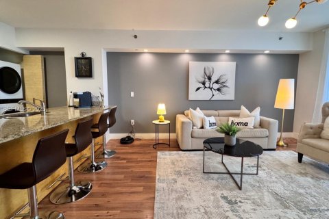 Condominio en venta en Hallandale Beach, Florida, 1 dormitorio, 78.41 m2 № 2035504 - foto 3