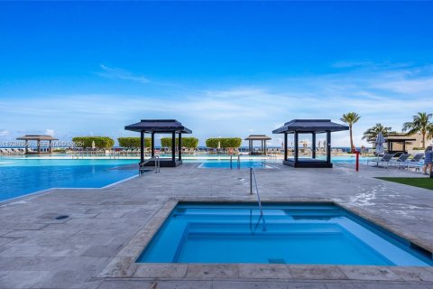 Condominio en venta en Hallandale Beach, Florida, 1 dormitorio, 78.41 m2 № 2035504 - foto 26