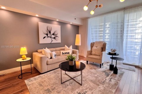 Condominio en venta en Hallandale Beach, Florida, 1 dormitorio, 78.41 m2 № 2035504 - foto 10