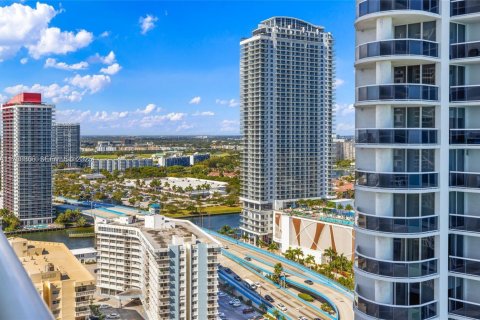 Condominio en venta en Hallandale Beach, Florida, 1 dormitorio, 78.41 m2 № 2035504 - foto 19