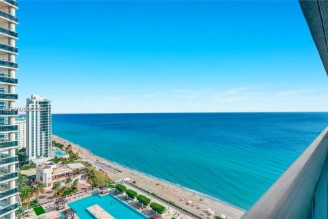 Condominio en venta en Hallandale Beach, Florida, 1 dormitorio, 78.41 m2 № 2035504 - foto 17