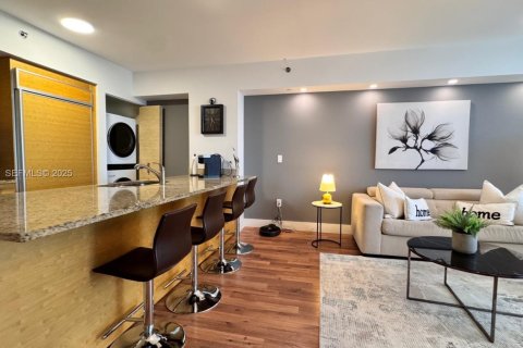 Condominio en venta en Hallandale Beach, Florida, 1 dormitorio, 78.41 m2 № 2035504 - foto 4