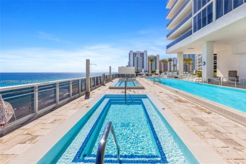 Condominio en venta en Hallandale Beach, Florida, 1 dormitorio, 78.41 m2 № 2035504 - foto 22