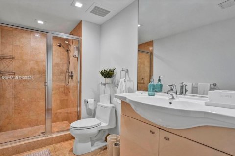 Condominio en venta en Hallandale Beach, Florida, 1 dormitorio, 78.41 m2 № 2035504 - foto 13