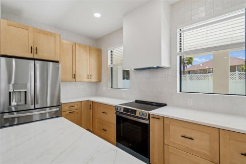 House in Tampa, Florida 4 bedrooms, 290.32 sq.m. № 2195932 - photo 20