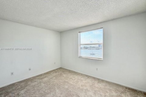 Снять в аренду кондоминиум в Санни-Айлс-Бич, Флорида 3 спальни, 117.43м2, № 2063759 - фото 26