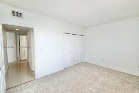 Снять в аренду кондоминиум в Санни-Айлс-Бич, Флорида 3 спальни, 117.43м2, № 2063759 - фото 28