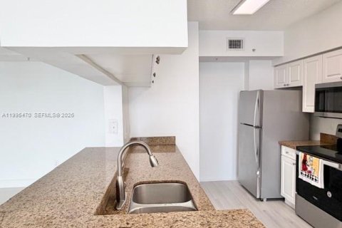 Снять в аренду кондоминиум в Санни-Айлс-Бич, Флорида 3 спальни, 117.43м2, № 2063759 - фото 15