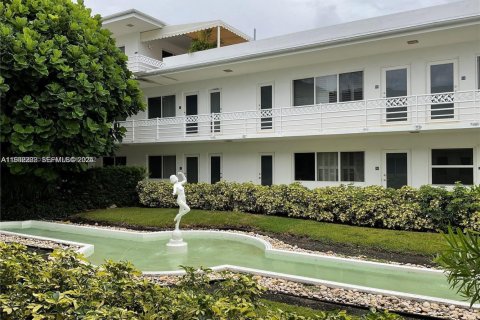 Condominio en alquiler en Bal Harbour, Florida, 1 dormitorio, 54.81 m2 № 1992816 - foto 6