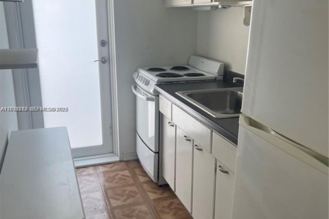 Condominio en alquiler en Bal Harbour, Florida, 1 dormitorio, 54.81 m2 № 1992816 - foto 4