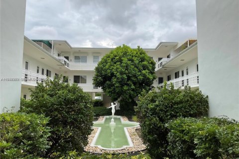 Condominio en alquiler en Bal Harbour, Florida, 1 dormitorio, 54.81 m2 № 1992816 - foto 1