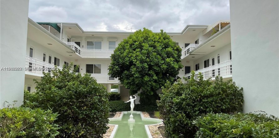 Condominio en Bal Harbour, Florida, 1 dormitorio  № 1992816