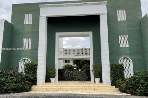 Condominio en alquiler en Bal Harbour, Florida, 1 dormitorio, 54.81 m2 № 1992816 - foto 2