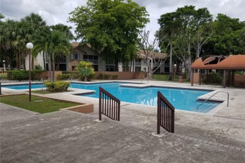 Copropriété à louer à Miami, Floride: 2 chambres, 90.86 m2 № 1996115 - photo 22