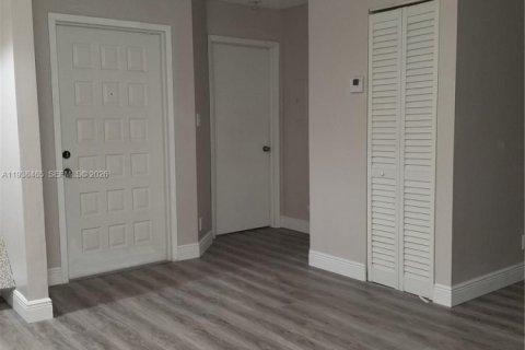 Copropriété à louer à Miami, Floride: 2 chambres, 90.86 m2 № 1996115 - photo 13