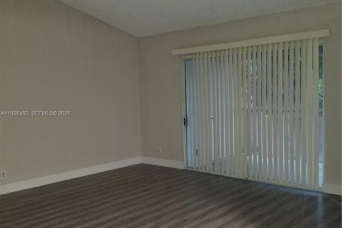 Copropriété à louer à Miami, Floride: 2 chambres, 90.86 m2 № 1996115 - photo 11