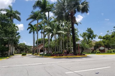 Copropriété à louer à Miami, Floride: 2 chambres, 90.86 m2 № 1996115 - photo 2