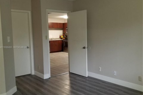 Copropriété à louer à Miami, Floride: 2 chambres, 90.86 m2 № 1996115 - photo 15