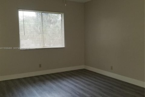 Copropriété à louer à Miami, Floride: 2 chambres, 90.86 m2 № 1996115 - photo 12