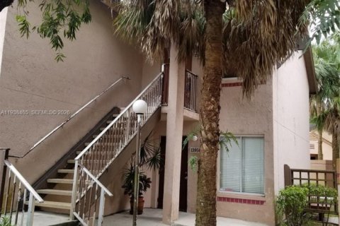 Copropriété à louer à Miami, Floride: 2 chambres, 90.86 m2 № 1996115 - photo 4