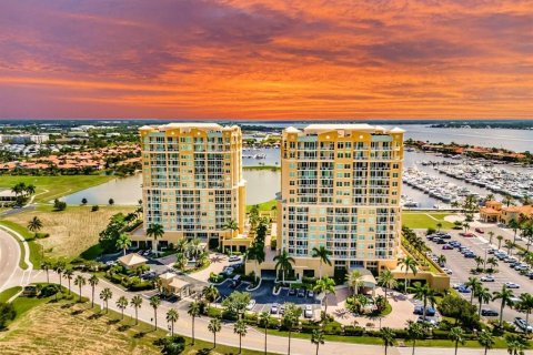 Condo in Palmetto, Florida, 2 bedrooms  № 1797992 - photo 1