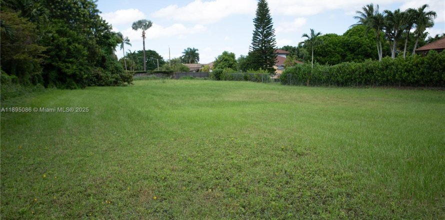 Land in Miami, Florida № 1953671