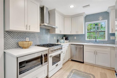 Villa ou maison à vendre à Sarasota, Floride: 4 chambres, 234.76 m2 № 1765847 - photo 13