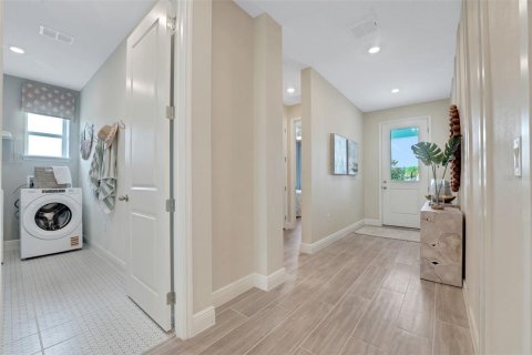House in Lady Lake, Florida 2 bedrooms, 168.34 sq.m. № 1869360 - photo 7
