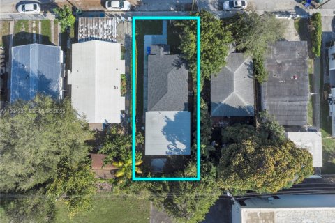 Commercial property in Miami, Florida 139.35 sq.m. № 1992899 - photo 2