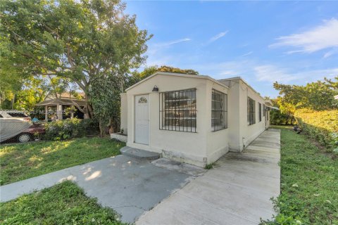 Commercial property in Miami, Florida 139.35 sq.m. № 1992899 - photo 26