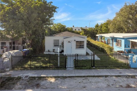 Commercial property in Miami, Florida 139.35 sq.m. № 1992899 - photo 1