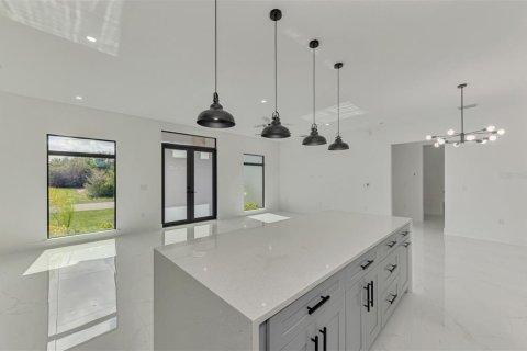 House in Port Charlotte, Florida 4 bedrooms, 184.97 sq.m. № 2157271 - photo 30