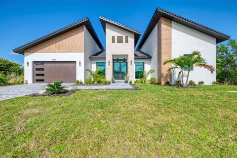 House in Port Charlotte, Florida 4 bedrooms, 184.97 sq.m. № 2157271 - photo 7