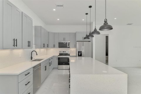 House in Port Charlotte, Florida 4 bedrooms, 184.97 sq.m. № 2157271 - photo 22