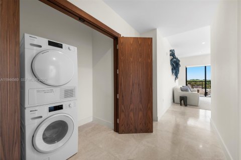 Copropriété à louer à Coral Gables, Floride: 2 chambres, 156.35 m2 № 2001086 - photo 11