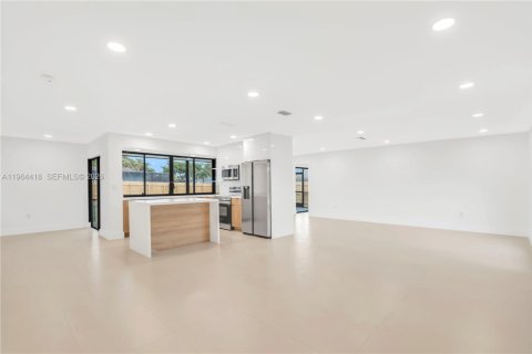 Casa en venta en Sunrise, Florida, 4 dormitorios, 162.76 m2 № 2026262 - foto 4