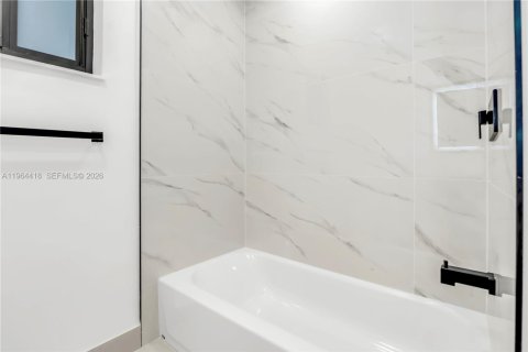 Casa en venta en Sunrise, Florida, 4 dormitorios, 162.76 m2 № 2026262 - foto 23