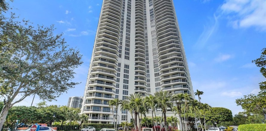 Кондоминиум с 2 спальнями в Авентура, Флорида № 2022152