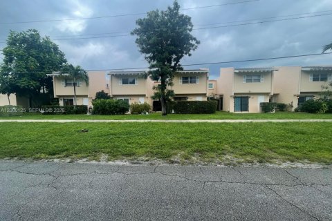 Copropriété à vendre à Miami Shores, Floride: 2 chambres, 88.63 m2 № 2064882 - photo 19