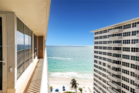 Снять в аренду кондоминиум в Форт-Лодердейл, Флорида 2 спальни, 177.16м2, № 2079851 - фото 19