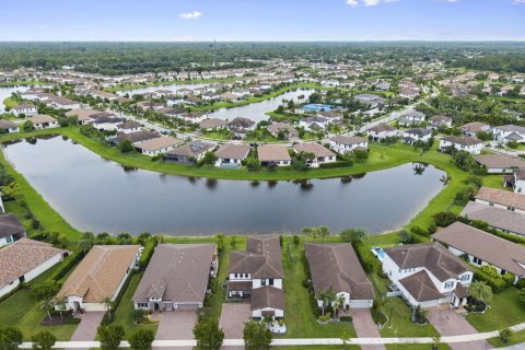 Casa en venta en Royal Palm Beach, Florida, 5 dormitorios, 272.39 m2 № 2177103 - foto 10
