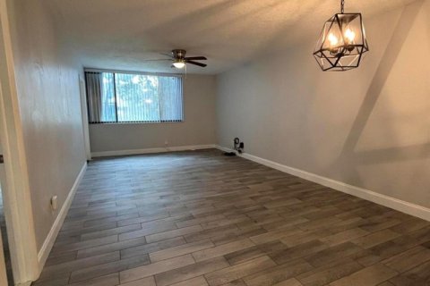 Condo in Lake Worth, Florida, 1 bedroom № 2391746 - photo 9